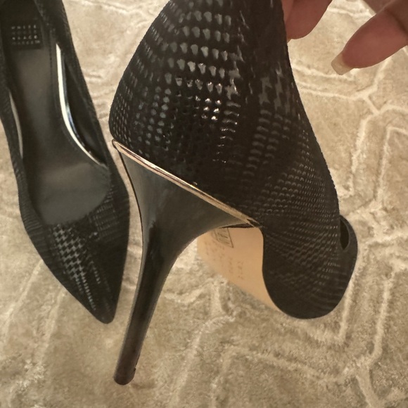 White House Black Market Black Houndstooth Pattern Heels - Picture 5 of 11